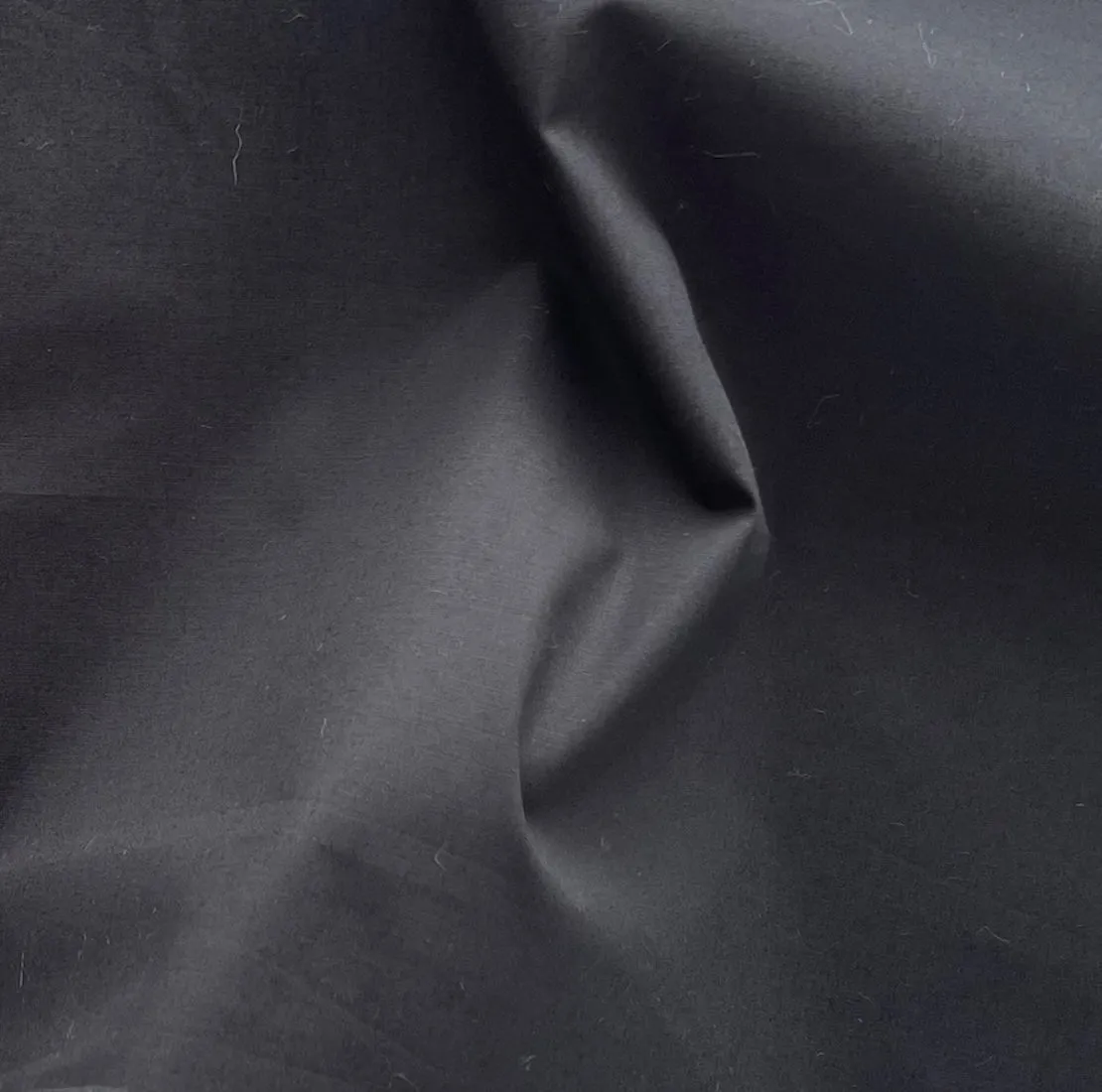 Lighter-Weight Obsidian Crisp Cotton Poplin (Made in Italy)