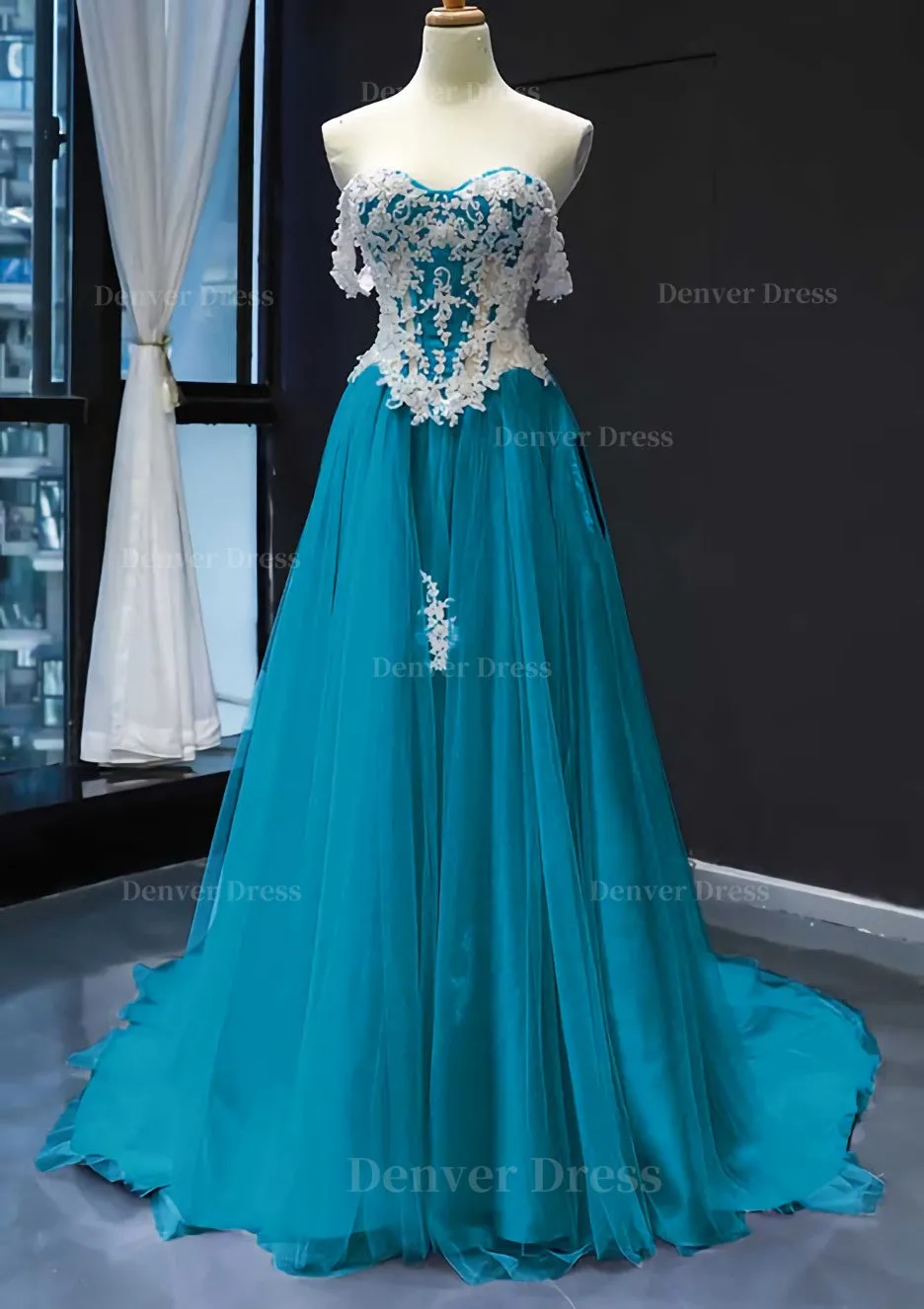 Princess Off-the-Shoulder Sweep Train Tulle Satin Prom Dress With Appliqued