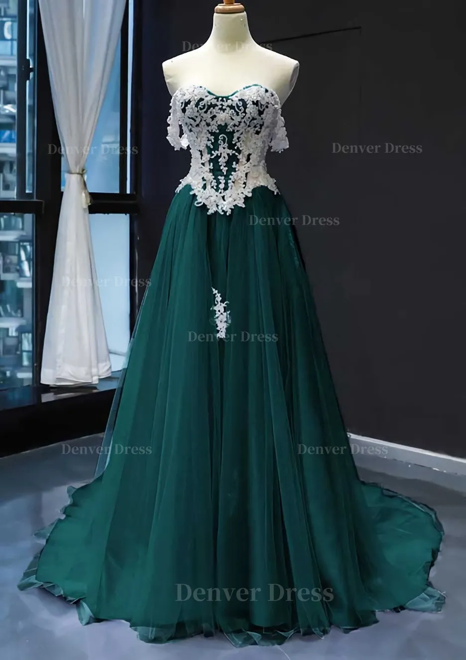 Princess Off-the-Shoulder Sweep Train Tulle Satin Prom Dress With Appliqued