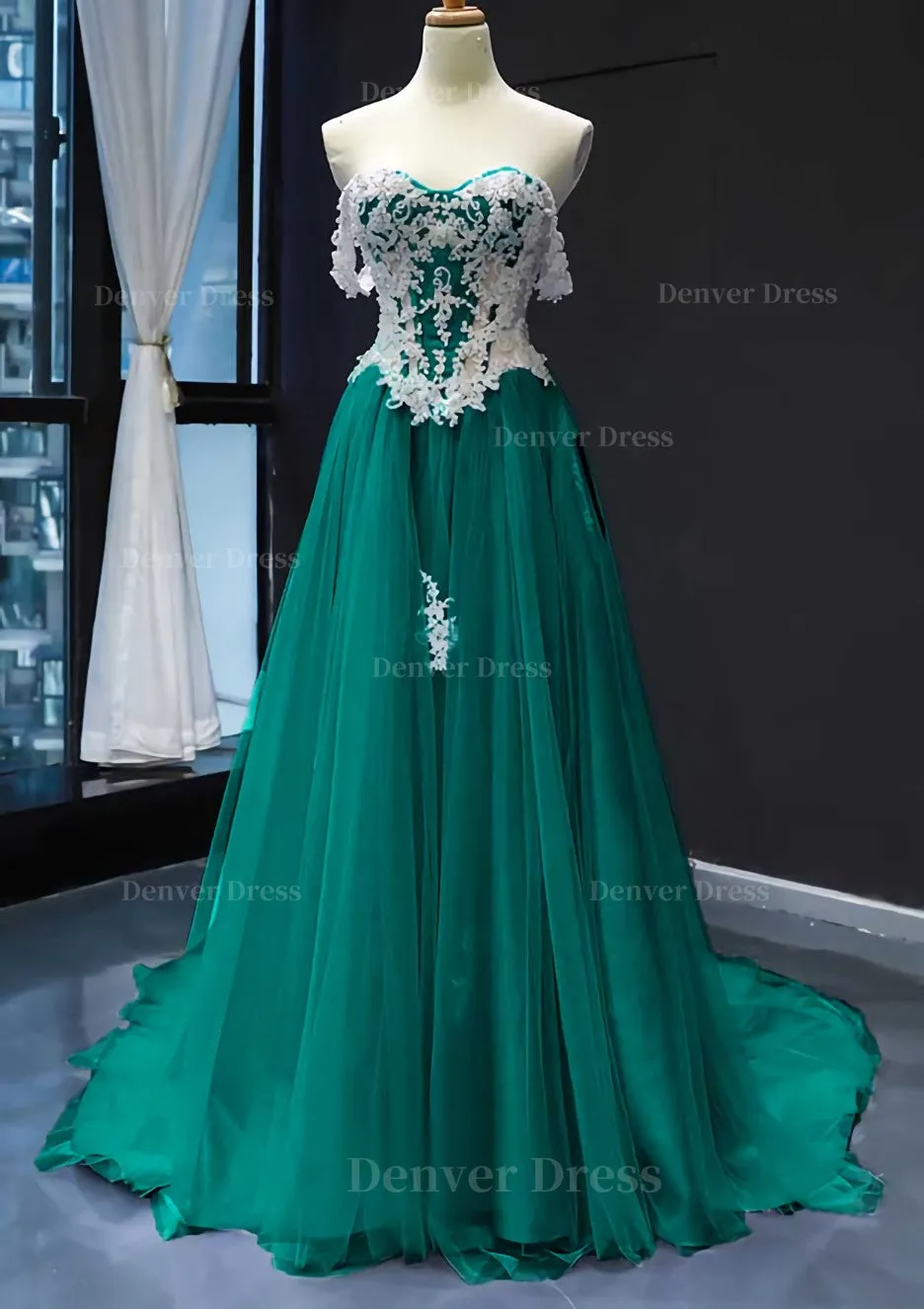 Princess Off-the-Shoulder Sweep Train Tulle Satin Prom Dress With Appliqued