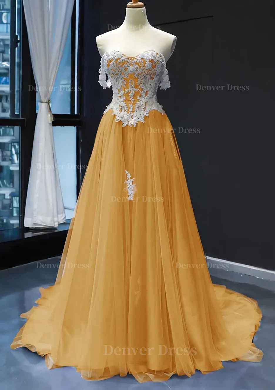 Princess Off-the-Shoulder Sweep Train Tulle Satin Prom Dress With Appliqued