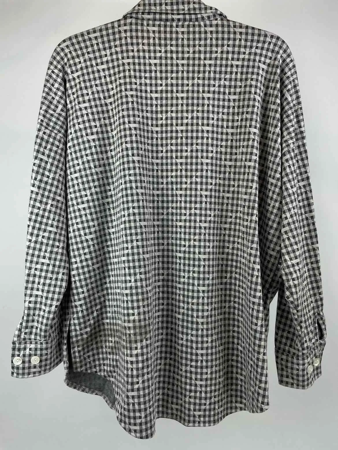 Yak & Yeti Size L gray/white NWT Plaid Shacket Shirt